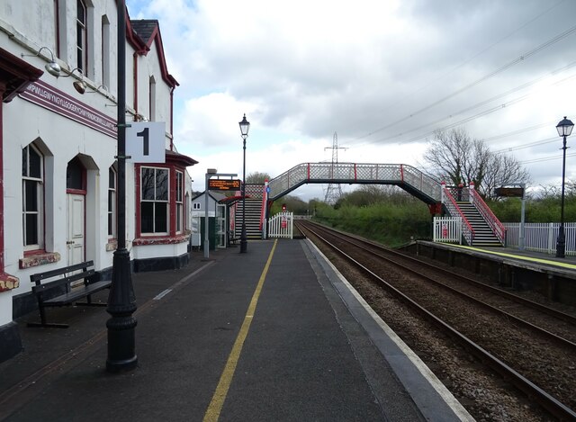 Platform 1, Llanfair­pwllgwyngyll­gogery­chwyrn­drobwll­llan­tysilio­gogo­goch Railway Station