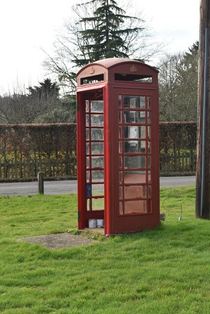 Derelict telephone box, Splayne's Green © N Chadwick cc-by-sa/2.0 ...