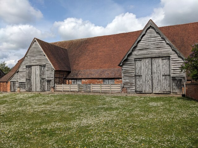 Leigh Court Barn © Fabian Musto :: Geograph Britain and Ireland