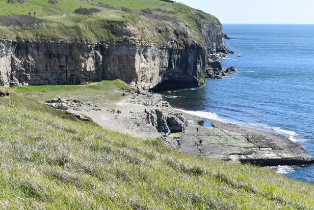 View eastward above Dancing Ledge © David Martin cc-by-sa/2.0 ...