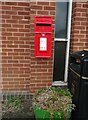 Elizabeth II postbox on Nantwich Road, Church Minshull