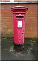 Elizabeth II postbox on Dingle Lane, Winsford