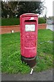 Elizabeth II postbox on Station Road, Winsford