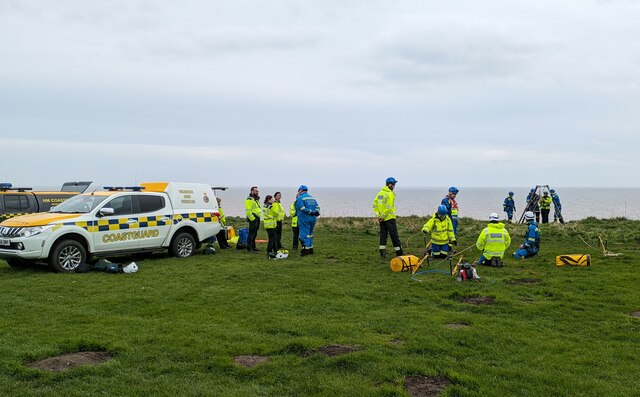 Coastguard Search and Rescue practice... © JThomas cc-by-sa/2.0 ...