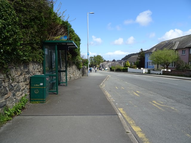 Bus stop and shelter on Ffordd Deiniol /... © JThomas :: Geograph ...