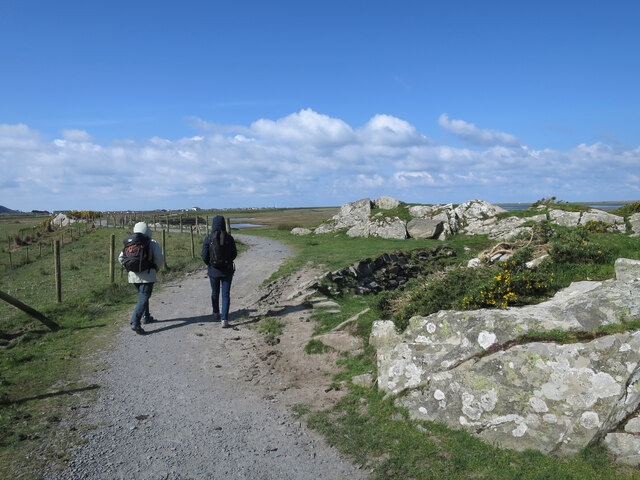 Wales Coast Path © Dave Croker cc-by-sa/2.0 :: Geograph Britain and Ireland