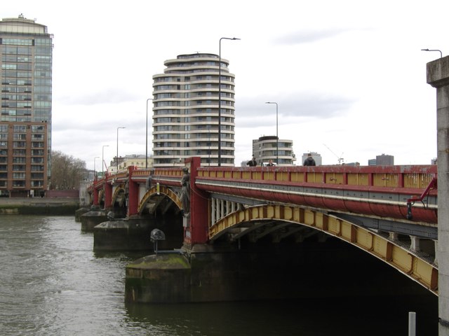 London - Vauxhall Bridge