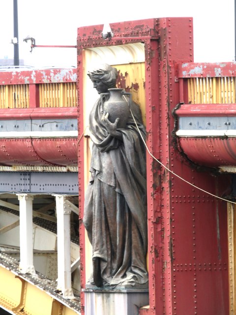 London - Vauxhall Bridge Figure