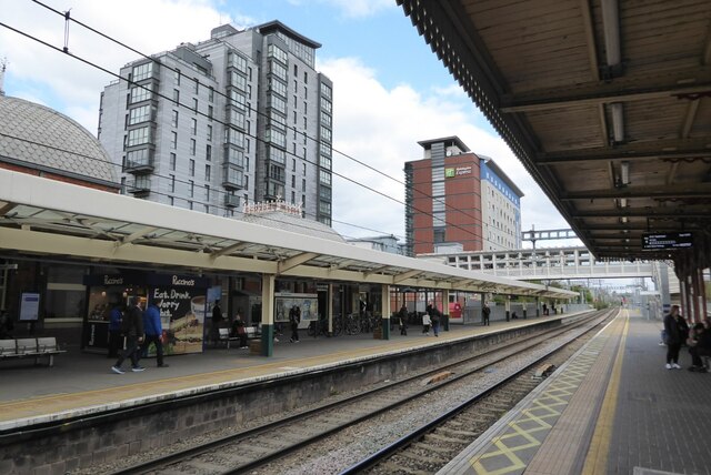 Slough Station © Philip Halling cc-by-sa/2.0 :: Geograph Britain and ...