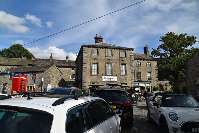 Grassington House © N Chadwick cc-by-sa/2.0 :: Geograph Britain and Ireland