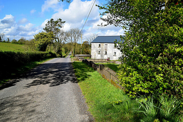 Farm building along Nedsherry Road © Kenneth Allen cc-by-sa/2.0 ...