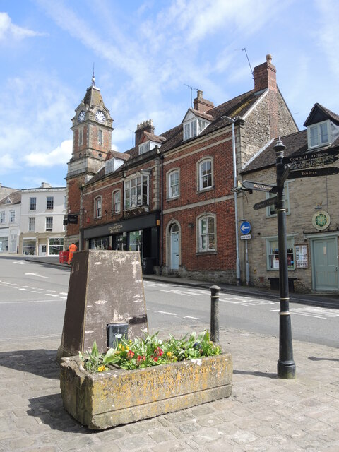 Wincanton Market Place © Neil Owen cc-by-sa/2.0 :: Geograph Britain and ...