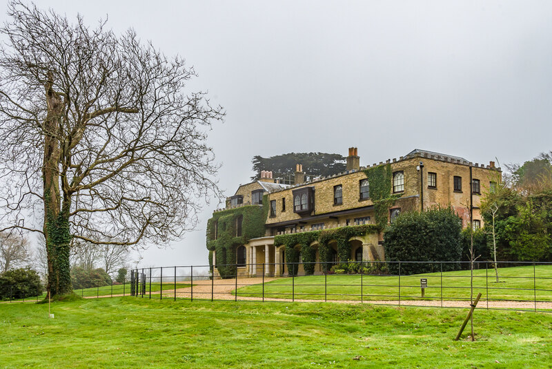 Farringford House © Ian Capper cc-by-sa/2.0 :: Geograph Britain and Ireland