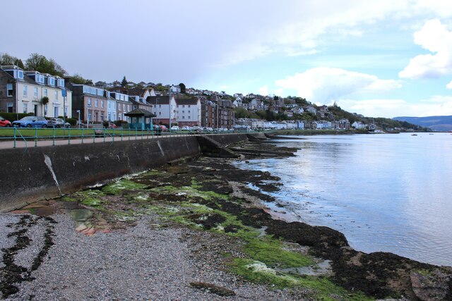 The shore at Gourock © Richard Sutcliffe cc-by-sa/2.0 :: Geograph ...