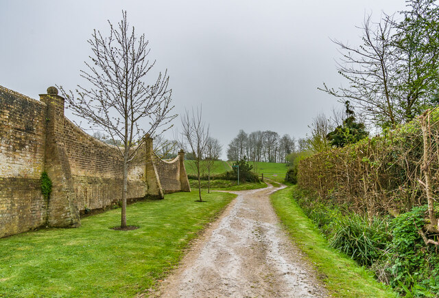 Farringford Farm Road © Ian Capper :: Geograph Britain and Ireland