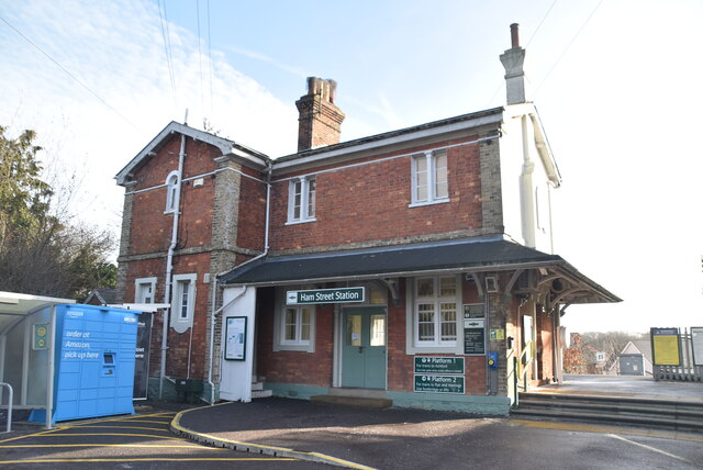 Ham Street Station House © N Chadwick cc-by-sa/2.0 :: Geograph Britain ...