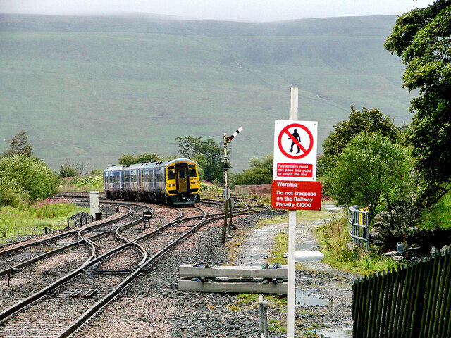 A train arriving at Garsdale © John Lucas :: Geograph Britain and Ireland