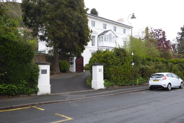 Montrose House © Philip Halling cc-by-sa/2.0 :: Geograph Britain and ...