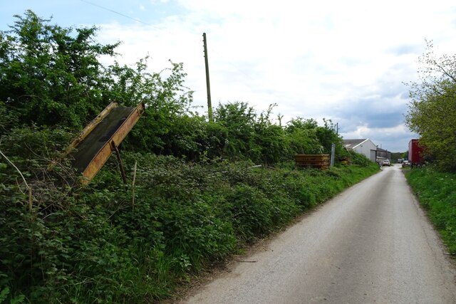 Towards Moor Farm © DS Pugh cc-by-sa/2.0 :: Geograph Britain and Ireland