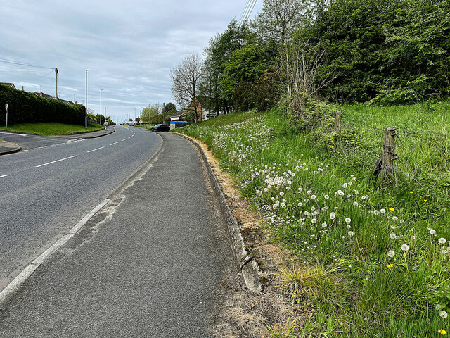 Tamlaght Road, Omagh © Kenneth Allen cc-by-sa/2.0 :: Geograph Ireland