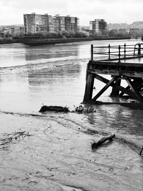 The River Tyne Reflects Teams's Skyline © Mick Garratt cc-by-sa/2.0 ...