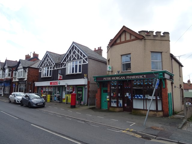 Post Office and shops on High Street,... © JThomas cc-by-sa/2.0 ...