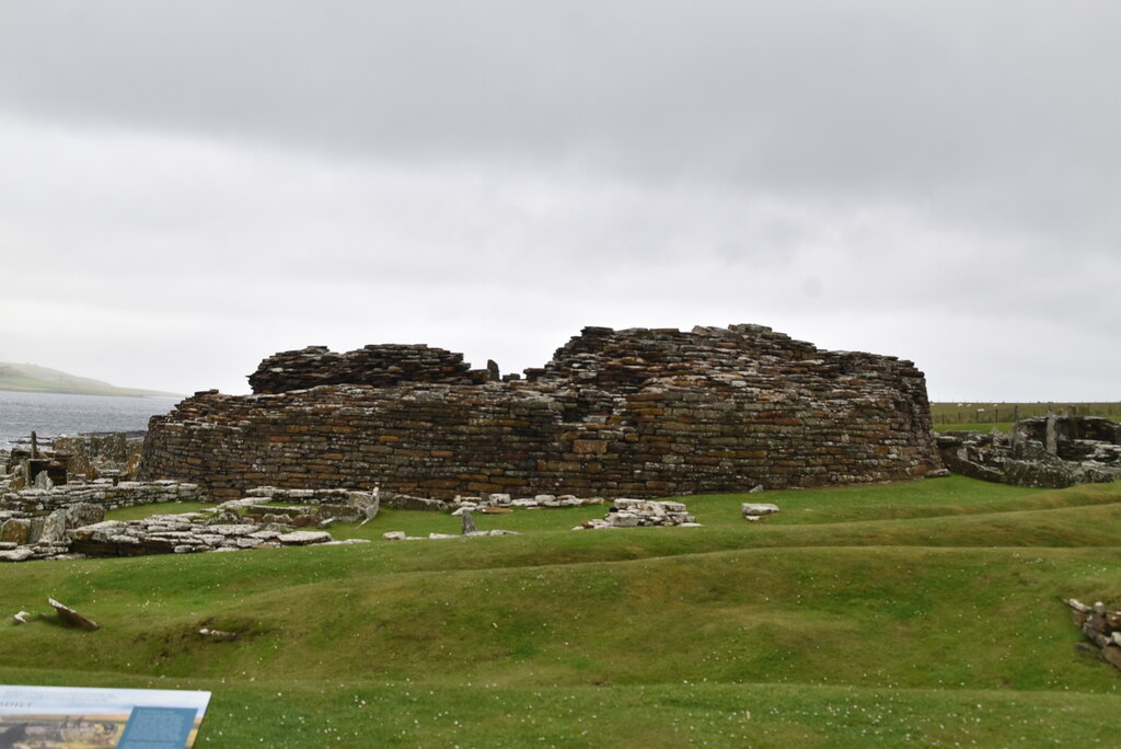 Broch of Gurness © N Chadwick cc-by-sa/2.0 :: Geograph Britain and Ireland