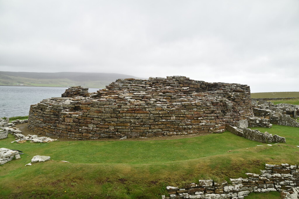 Broch of Gurness © N Chadwick cc-by-sa/2.0 :: Geograph Britain and Ireland