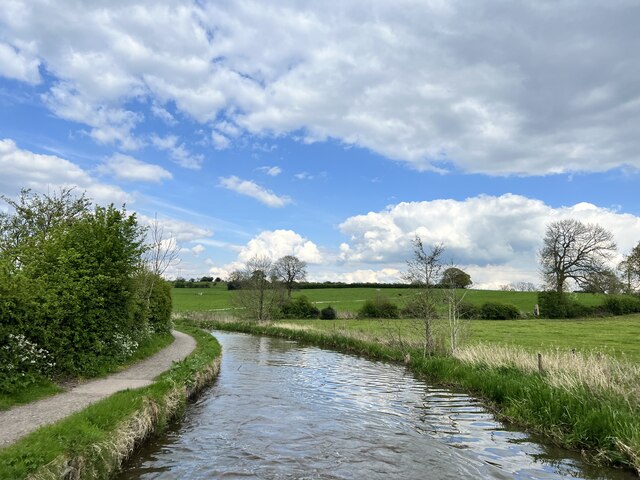 Caldon Canal © Andrew Abbott cc-by-sa/2.0 :: Geograph Britain and Ireland