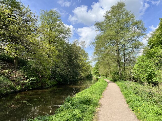 Caldon Canal © Andrew Abbott cc-by-sa/2.0 :: Geograph Britain and Ireland