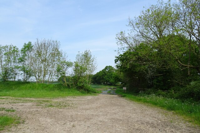 Farm track north of Allotments Lane © DS Pugh cc-by-sa/2.0 :: Geograph ...