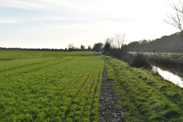 Saxon Shore Way © N Chadwick cc-by-sa/2.0 :: Geograph Britain and Ireland