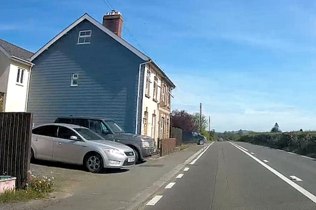 Cottages north of Llandrindodd Wells on A483
