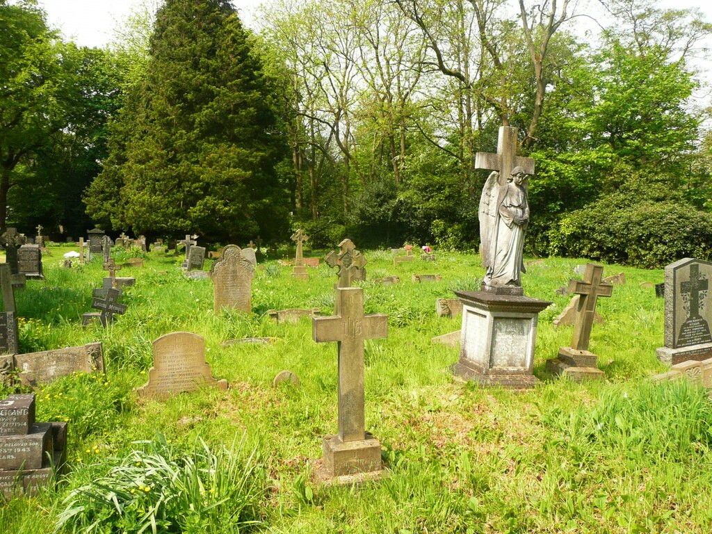 The churchyard behind St Paul's Church,... © Humphrey Bolton cc-by-sa/2 ...