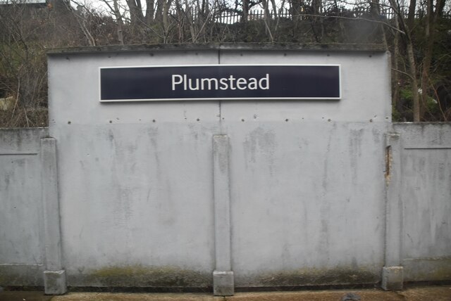 Plumstead Station © N Chadwick cc-by-sa/2.0 :: Geograph Britain and Ireland