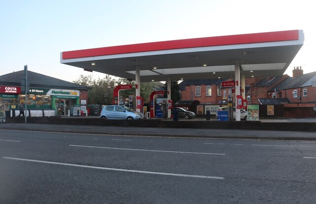 Esso petrol station on Welford Road,... © David Howard cc-by-sa/2.0 ...