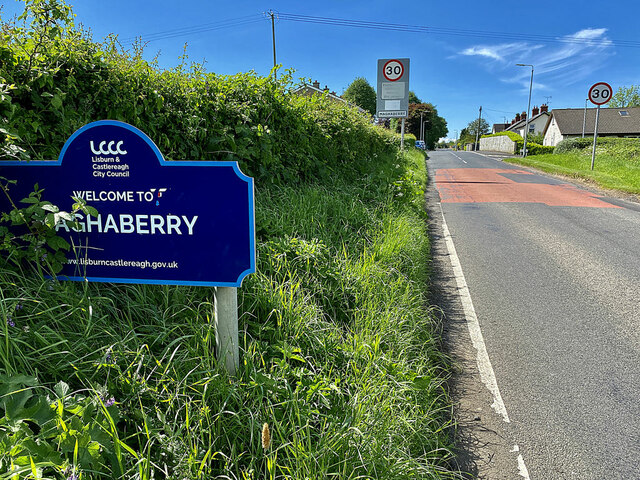 Approaching Maghaberry Village © Kenneth Allen cc-by-sa/2.0 :: Geograph ...