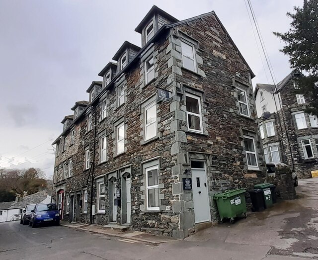 Derwent House © Luke Shaw cc-by-sa/2.0 :: Geograph Britain and Ireland