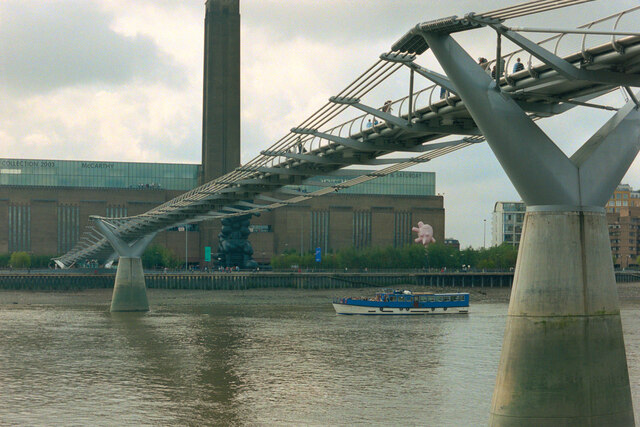 The Millennium Bridge, London © habiloid :: Geograph Britain and Ireland