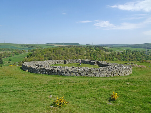 Eden's Hall Broch © Adam Ward cc-by-sa/2.0 :: Geograph Britain and Ireland