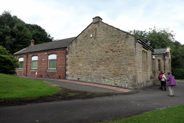 Parish Hall, Church of Holy Saviour,... © Andrew Curtis :: Geograph ...