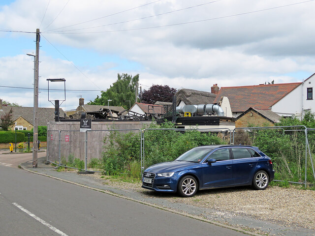 Pampisford: the ruined Chequers © John Sutton :: Geograph Britain and ...