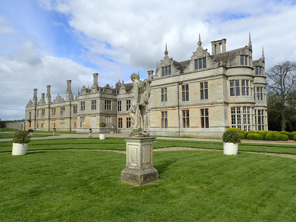 Kirby Hall © Marathon cc-by-sa/2.0 :: Geograph Britain and Ireland