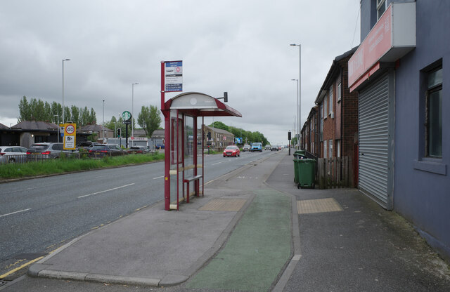 Bus stop, Leeds Road (A647), Pudsey © habiloid cc-by-sa/2.0 :: Geograph ...