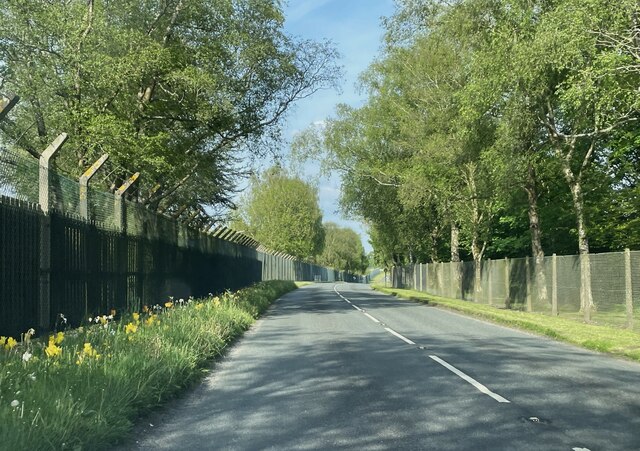 A342 through Trenchard Lines © Mr Ignavy cc-by-sa/2.0 :: Geograph ...