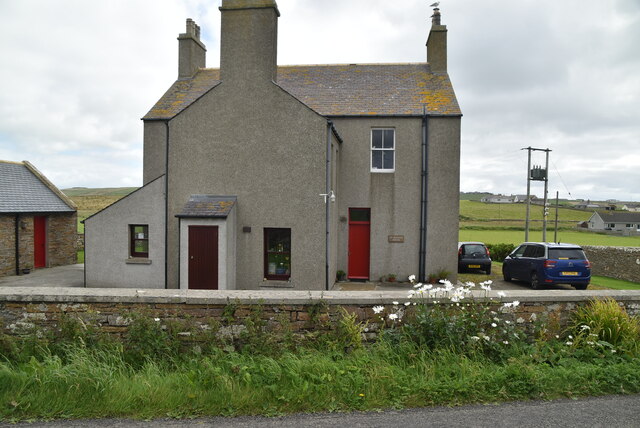 St Magnus' Manse © N Chadwick cc-by-sa/2.0 :: Geograph Britain and Ireland