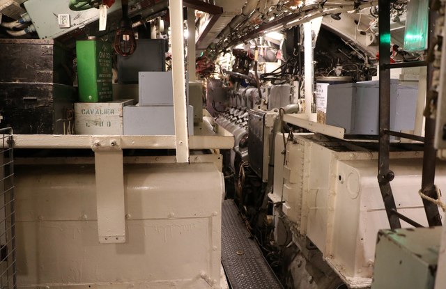 HMS Ocelot - engine room © Chris Allen cc-by-sa/2.0 :: Geograph Britain ...