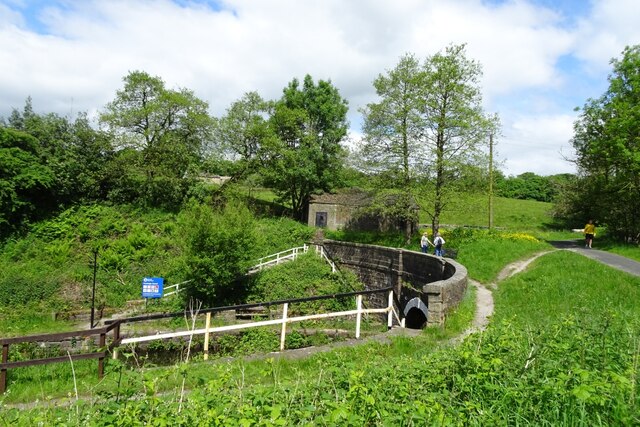 Foulridge Tunnel west portal © DS Pugh cc-by-sa/2.0 :: Geograph Britain ...