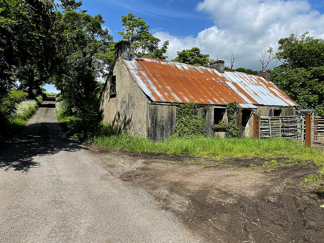 Derelict farm house along Claremore Road © Kenneth Allen cc-by-sa/2.0 ...