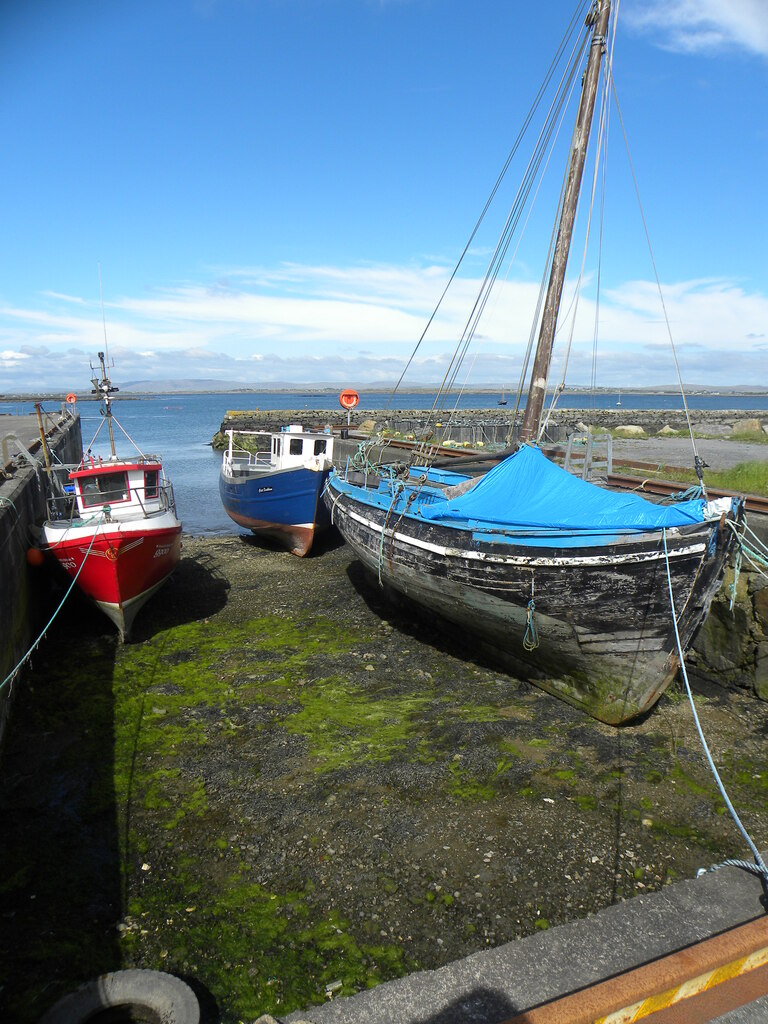 Small harbour on Carraveg Bay © Gordon Hatton cc-by-sa/2.0 :: Geograph ...